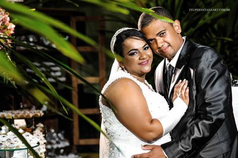 Fotógrafo de casamento Felipe Santana Fotografia, Fotógrafo de Cataguases Felipe Santana Fotografia, bolo de casamento, noiva e noivo na recepção'