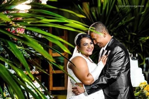 Fotógrafo de casamento Felipe Santana Fotografia, Fotógrafo de Cataguases Felipe Santana Fotografia, bolo de casamento, noiva e noivo na recepção'