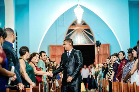 Fotógrafo de casamento Felipe Santana Fotografia, fotógrafo de Cataguases Felipe Santana Fotografia, foto em casamento, noivo entrando na igreja no dia do casamento'