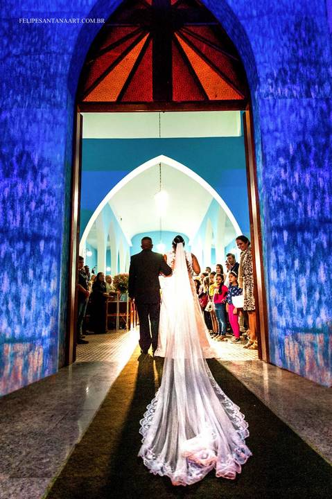 Fotógrafo de casamento Felipe Santana Fotografia, fotógrafo de Cataguases Felipe Santana Fotografia, foto em casamento, noiva entrando na igreja no dia do seu casamento, pai e filha'