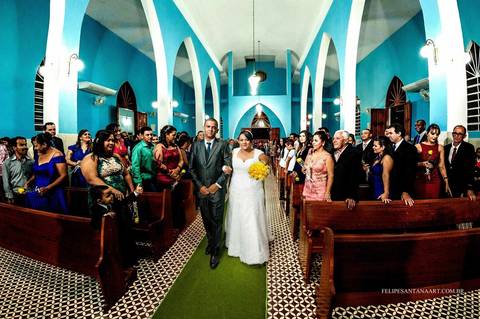 Fotógrafo de Casamentos Felipe Santana Fotografia, fotógrafo de Cataguases Felipe Santana Fotografia, noivo e noiva entrando na igreja'