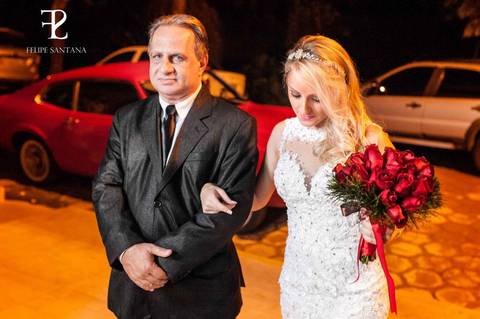 buque de flores, vermelho no carro antigo vermelho, Fotógrafo Felipe Santana, fotógrafo de casamento, fotógrafo mg, ubá mg, fotógrafo minas gerais, melhores fotógrafos, fotógrafo top, fotógrafo juiz de fora, fotógrafo muriaé, fotógrafo cataguases'