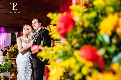 buque de flores, vermelho no carro antigo vermelho, Fotógrafo Felipe Santana, fotógrafo de casamento, fotógrafo mg, ubá mg, fotógrafo minas gerais, melhores fotógrafos, fotógrafo top, fotógrafo juiz de fora, fotógrafo muriaé, fotógrafo cataguases'