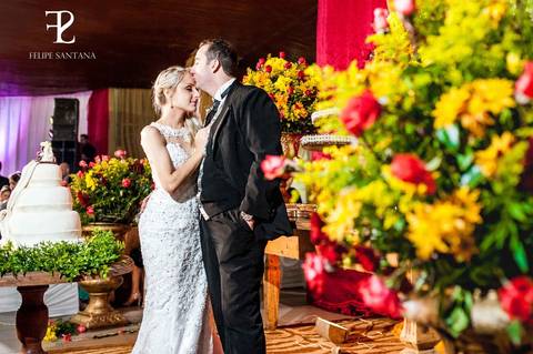 buque de flores, vermelho no carro antigo vermelho, Fotógrafo Felipe Santana, fotógrafo de casamento, fotógrafo mg, ubá mg, fotógrafo minas gerais, melhores fotógrafos, fotógrafo top, fotógrafo juiz de fora, fotógrafo muriaé, fotógrafo cataguases'