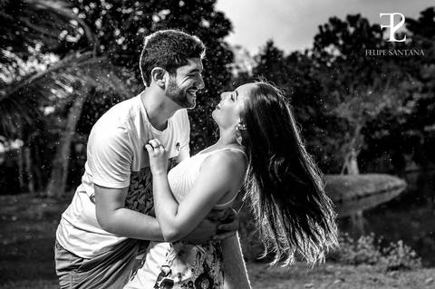 fotografia na chuva, casal se beijando na chuva'