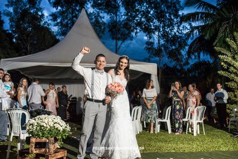 Modelo de tenda para casamento, comemoração ao se casar, noivos felizes ao se casarem '