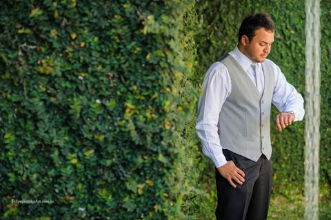 Noivo esperando a noiva chegar no dia do casamento, noiva atrasa no casamento, casamento a tarde, casamento em dia enrolaradao'