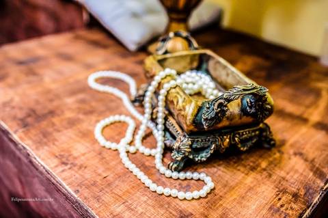 colar de pérolas, brinco da noiva, joias da noiva no dia do casamento'