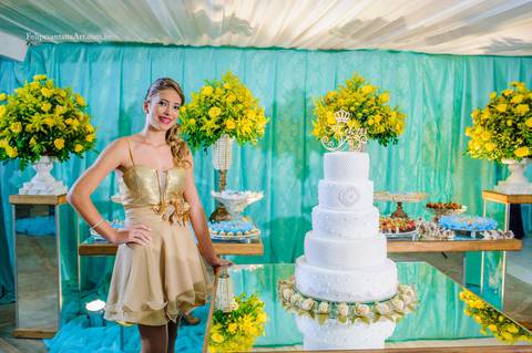 felipe santana fotografou os 15 anos da helena no bolo'