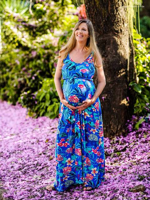 fotografia de gestante com flores paisagem natura fotografo felipe santana cataguases'