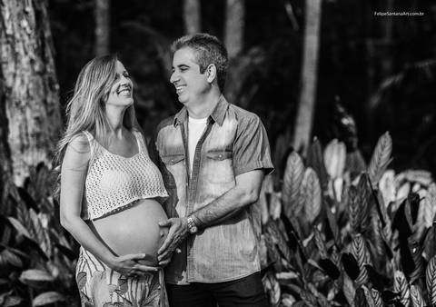 studio fotografico em cataguases fotos de gestante descontraídas em preto e branco'