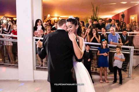 Valsa no aniversário de 15 anos no Realize Festas e Eventos em Cataguases MG.6'