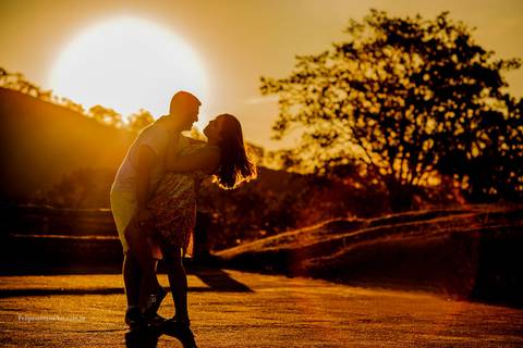 fotografia de pôr do sol, pré casamento com por do sol laranja, fotografo de Minas Gerais Felipe Santana Fotografia'