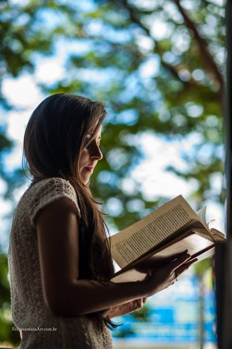 felipe santana fotografia, leitura com fotos, ensaio lendo livros, cataguases mg, 
biblioteca cataguases'