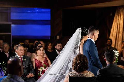 foto de casamento no manto verde'