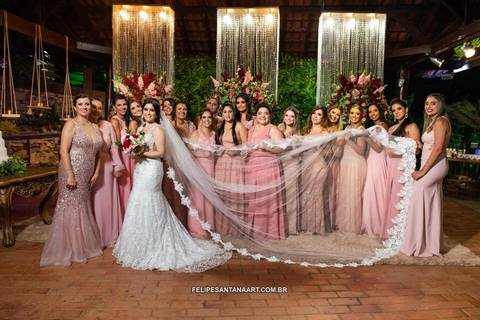 foto do veu da noiva as madrinhas segurando'