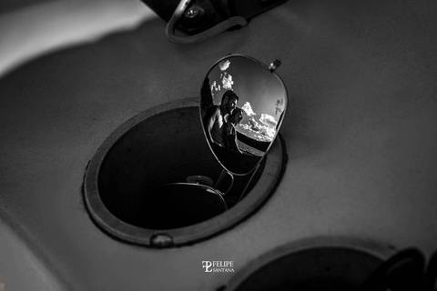 Reflexo dos noivos, casal se divertindo e brincando no Pré '