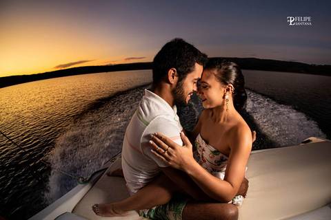 Casal se amando no Pré Casamento '