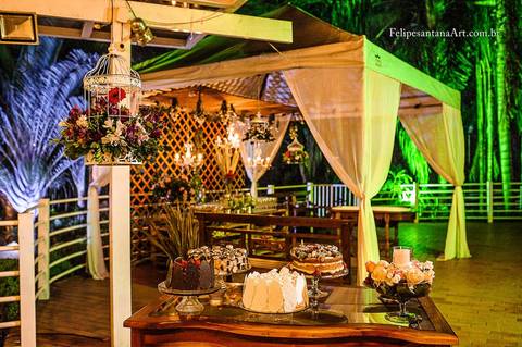 Bela decoração no aniversário de 80 anos da Dona Eustáquia, tudo ocorreu o espaço Festas no Manto Verde que se encontra Cataguases MG'