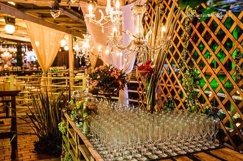 Bela decoração no aniversário de 80 anos da Dona Eustáquia, tudo ocorreu o espaço Festas no Manto Verde que se encontra Cataguases MG'