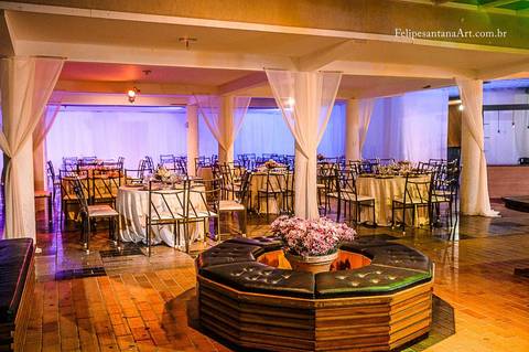 Bela decoração no aniversário de 80 anos da Dona Eustáquia, tudo ocorreu o espaço Festas no Manto Verde que se encontra Cataguases MG'