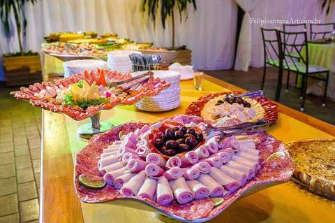 Bela decoração no aniversário de 80 anos da Dona Eustáquia, tudo ocorreu o espaço Festas no Manto Verde que se encontra Cataguases MG'