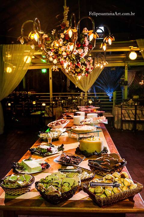 Bela decoração no aniversário de 80 anos da Dona Eustáquia, tudo ocorreu o espaço Festas no Manto Verde que se encontra Cataguases MG'