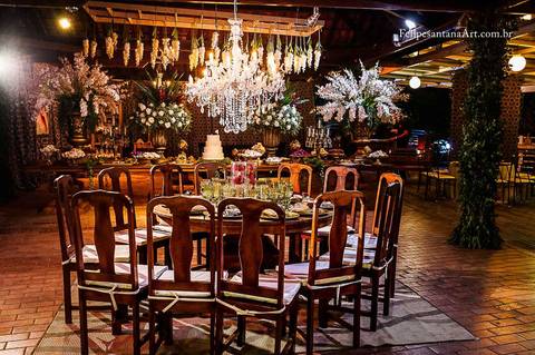 Bela decoração no aniversário de 80 anos da Dona Eustáquia, tudo ocorreu o espaço Festas no Manto Verde que se encontra Cataguases MG'