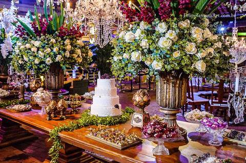 Bela decoração no aniversário de 80 anos da Dona Eustáquia, tudo ocorreu o espaço Festas no Manto Verde que se encontra Cataguases MG'