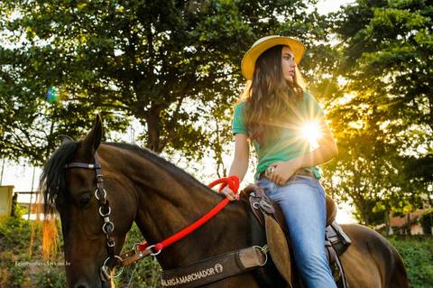 fotos de 15 anos no cavalo, fotografia de debutante em cataguases, book em cataguases, haras em cataguases'