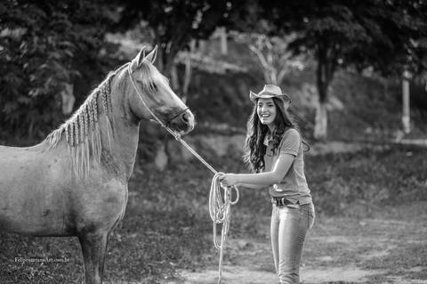 fotos de 15 anos no cavalo, fotografia de debutante em cataguases, book em cataguases, haras em cataguases'