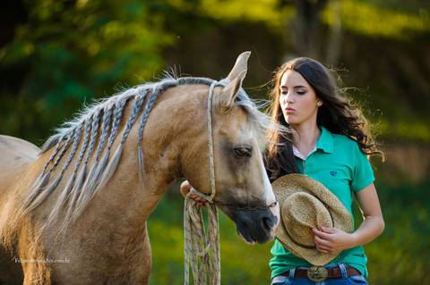fotos de 15 anos no cavalo, fotografia de debutante em cataguases, book em cataguases, haras em cataguases'