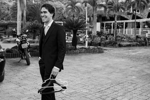 foto do noivo descontraida'