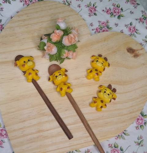girafinhas de biscuit'