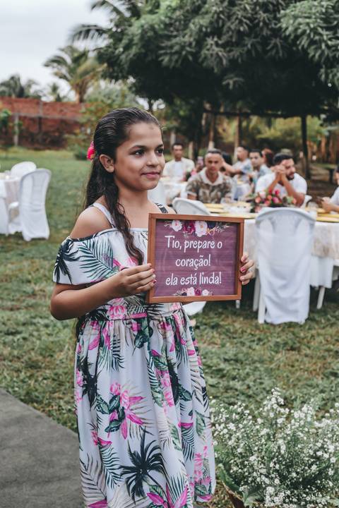 foto da daminha de honra em casamento'