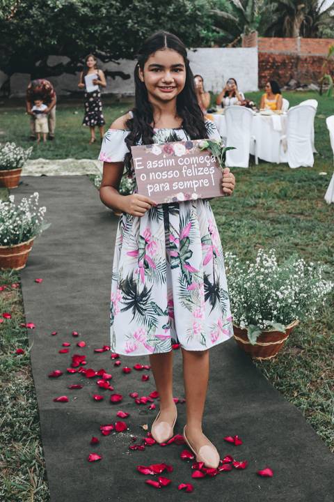 foto da daminha de honra no casamento'