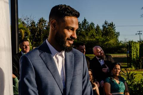 Noivo no início do casamento'