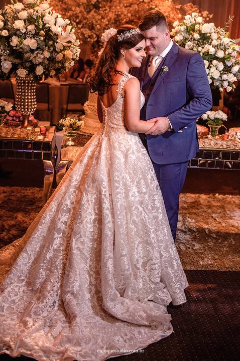 Foto pousada dos noivos Gabriela e Guilherme no salão do Hotel Plaza, em Itu'