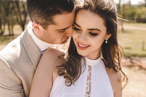 No casamento intimista de Gláucia e Fernando, cada gesto foi carregado de emoção verdadeira. Entre familiares e amigos próximos, momentos como esse revelam a essência do amor em um casamento civil e religioso celebrado em Piracicaba.'