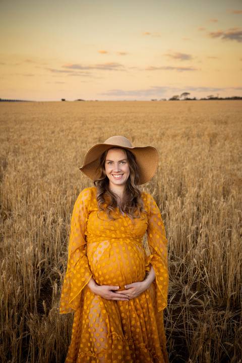 fotografia de gestante em holambra 
vestido gestante roupa figurino'