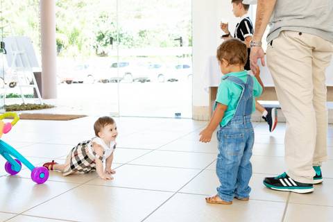 aniversario 01 ano tema bosque menina com outra crinça'