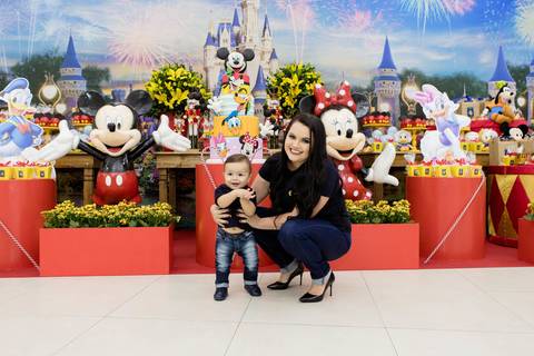 decoração parque do mickey amora chantilly festas foto com os pais'