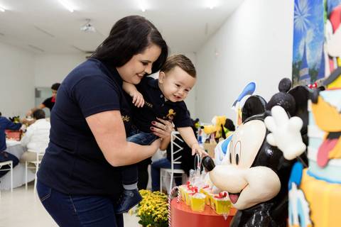 decoração parque do mickey amora chantilly festas foto com os pais'