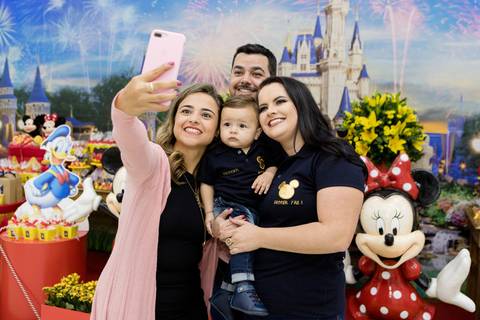 decoração parque do mickey amora chantilly festas foto com a familia'