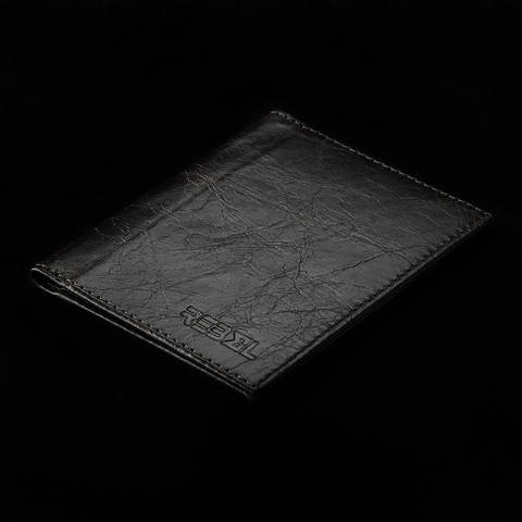 Fotógrafo de still life comercial produz imagens de carteira de couro em Londrina PR.'