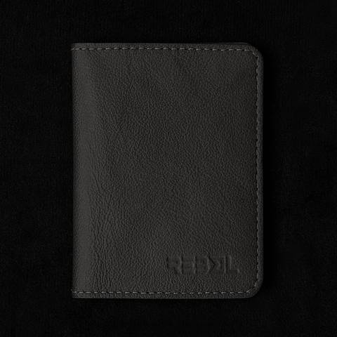 O fotógrafo de produtos comercial e still life Roberto Custódio usa luz criativa em seu estúdio em Londrina PR.'