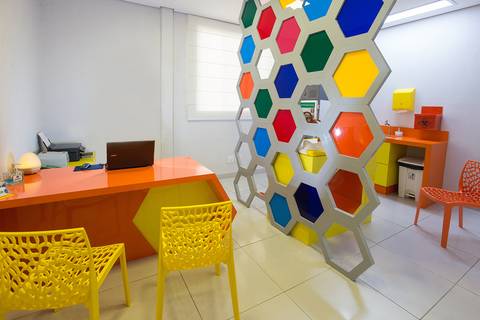 Fotógrafo em Londrina registra sala de vacinas para site institucional.'
