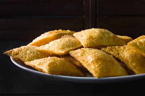 Imagem de pastel para redes sociais e aplicativos de delivery  I-food, Rappi e Uber Eats. As fotos são de Roberto Custódio, fotógrafo de gastronomia e alimentos em Londrina-PR.'