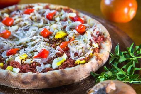 Imagem de uma pizza feita pelo fotógrafo Roberto Custódio especialista em fotografia de alimentos e gastronomia em Londrina-PR.
'