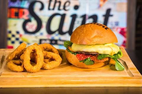 The Saint Pub contrata o fotógrafo Roberto Custódio, especialista em fotografia gastronômica, comida e alimentos em Londrina-PR.
'